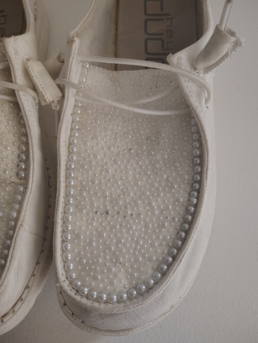 Hey Dude Wendy Pearl Chambray White Slip On Shoes Women's Sz 9 Beaded Casual - Picture 5 of 13